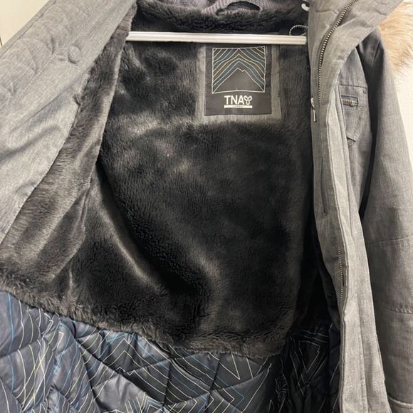 Aritzia winter jacket - Picture 4 of 4